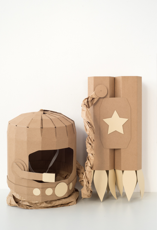 KOKO Cardboards DIY Costume Astronaut